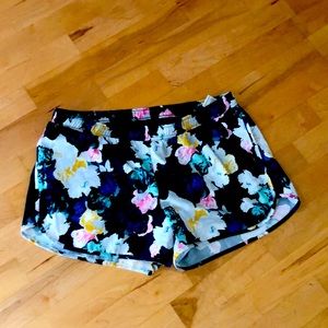 NWOT Old navy active floral shorts